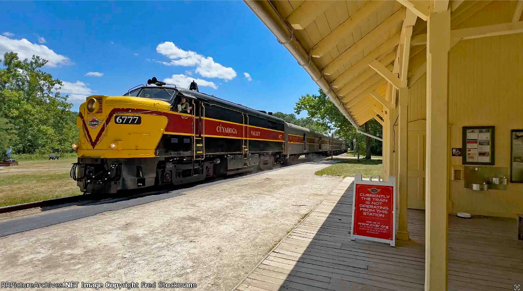 CVSR 6777 leads north past the Brecksville Depot.